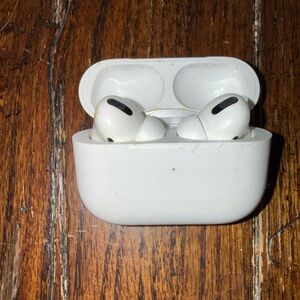 Apple White Wireless Earbuds with Charging Case